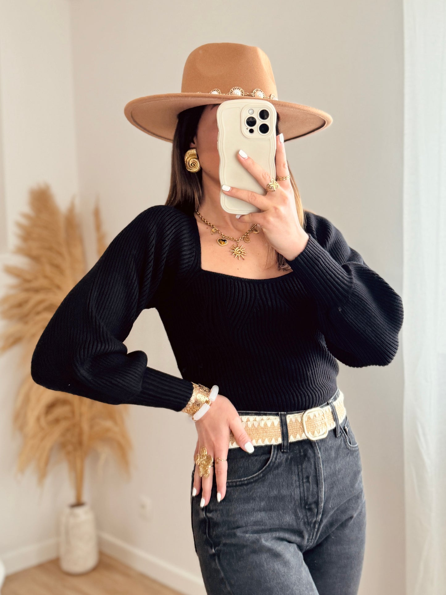 Pull MARLY noir en maille encolure carrée